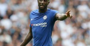 Челси продължи с Бакайоко